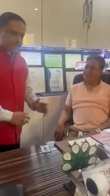 कश्मीर के लोग शांति, रोजगार और विकास चाहते हैं, डॉ. सज्जाद हुसैन ने अनमोल बाजपेई से चर्चा में कहा