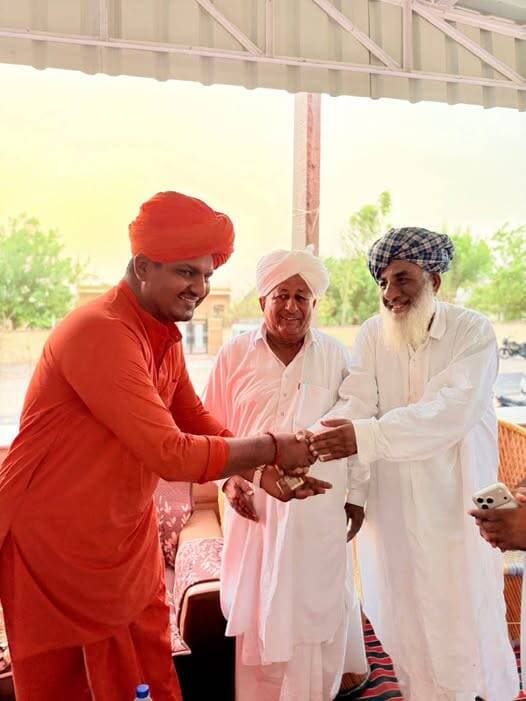 जिस इलाके में इस प्रकार के दो संप्रदाय के लोग आपसी भाईचारे के साथ रह रहे हैं उसी इलाके में आज क्या हो रहा है आपने सोशल मीडिया के जरिए सुना और दिखाई होगा
