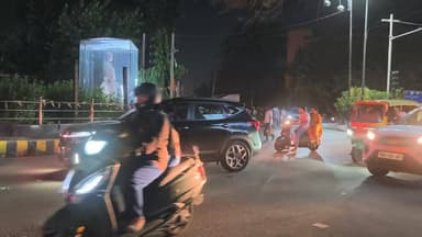 नीलम चौक से बीके चौक तक कैंडल मार्च...
रंकित भड़ाना की नीमका जेल में हुई थी संदिग्ध मौत..
परिजनों ने लगाया डिप्टी जेलर पर साजिश कर हत्या करवाने का आरोप....
#fcn24news
#ballabgarh
#haryana
#protest
#NimkaJail
#candleMarch
#faridabad