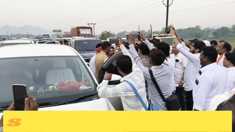 #jharkhand | #chandil : #एनएच-33 पुनर्निर्माण शुरू, चांडिल-चौका की लंबित सड़क परियोजनाओं पर जनता ने उठाए सवाल....
#बिष्णु पद महापात्र 📲 9471102055 (wa)
214.79 करोड़ रुपये की एनएच-33 पुनर्निर्माण परियोजना का शुभारंभ हुआ। वहीं चांडिल अनुमण्डल क्षेत्र की चांडिल-कांड्रा और चौका-कांड्रा की अधूरी सड़क और पुल निर्माण योजनाओं पर ग्रामीणों ने शीघ्र कार्रवाई की मांग उठाई।
#seraikellanews
#jharkhandnews
#chandilnews
#suryodaysamvaad
#nh33