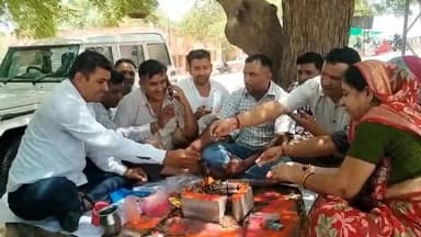 बालेसर में पंचायती राज मंत्रालयिक कर्मचारियों ने पंचायत समिति के आगे किया सदबुद्वि यज्ञ,सरकार के ध्यानाकृषण के लिए किया यज्ञ