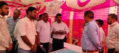 जिला प्रभारी सचिव IAS भवानी सिंह देथा बालेसर नगरपालिका में शहरी सेवा शिविर का किया निरीेक्षण करने पहुंचे,शिविर में प्रत्येक विभाग के स्टॉल पर जाकर व्यवस्थाओ की ली जानकारी ,सीईओ जिला परिषद आशीष कुमार मिश्रा,उपखंड अधिकारी भवानीसिंह चारण , पुलिस उपअधीक्षक राजेन्द्रसिंह उज्जवल एवं नगरपालिका ईओ अविनाश शर्मा रहे मौजूद