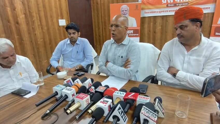 #डीडवाना_कुचामन_रेल_लाइन_को_लेकर_प्रभारी_मंत्री_कन्हैया #लाल_चौधरी_का_बड़ा_बयान_आया_सामने_सुनिये
#didwana #kuchaman #rel #line #ko #lekar #prbhari #mantri #kanheyalal #choudhary #ka #bda #bayan #aaya #samane #suniye #news #didwanajila