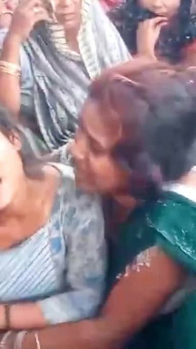 वाराणसी के मरूई गांव में शादी समारोह के दौरान हुए ह#त्या के मामले में प्रत्यक्षदर्शी का बयान आया सामने:
#letestnews #varanasiletestupdate #letestnews 👇👇