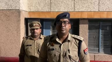*थाना रोजा क्षेत्रांतर्गत टेढ़ी पुलिया के पास अज्ञात वाहन एवं ई-रिक्शा की टक्कर से ई-रिक्शा सवार 08 व्यक्तियों के घायल होने तथा पुलिस द्वारा की गई कृत कार्यवाही के सम्बन्ध में क्षेत्राधिकारी सदर की बाइट।*
#आपका_अपना_शहर