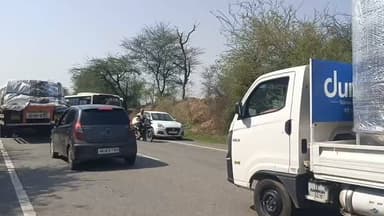 फतेहपुर बीहड़ के पास नेशनल हाईवे हरसावा के पास लोक परिवहन बस और तुड़े से भरी पिकअप में हुई टक्कर और हरसावा 108 की सहायता से राजकीय ट्रॉमा में घायलों को लाया गया
#follower #instagood #fatehpur