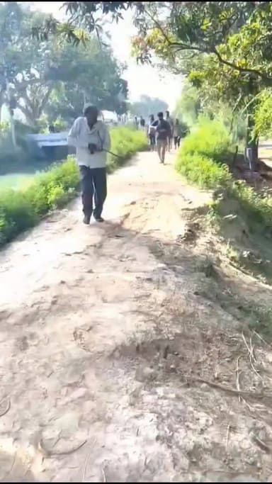 आगरा
मेड़ काटने को लेकर दो पक्षों में विवाद
विवाद में जमकर मारपीट और फायरिंग
वीडियो सोशल मीडिया पर हुआ वायरल
थाना बरहन के खांडा गांव का मामला