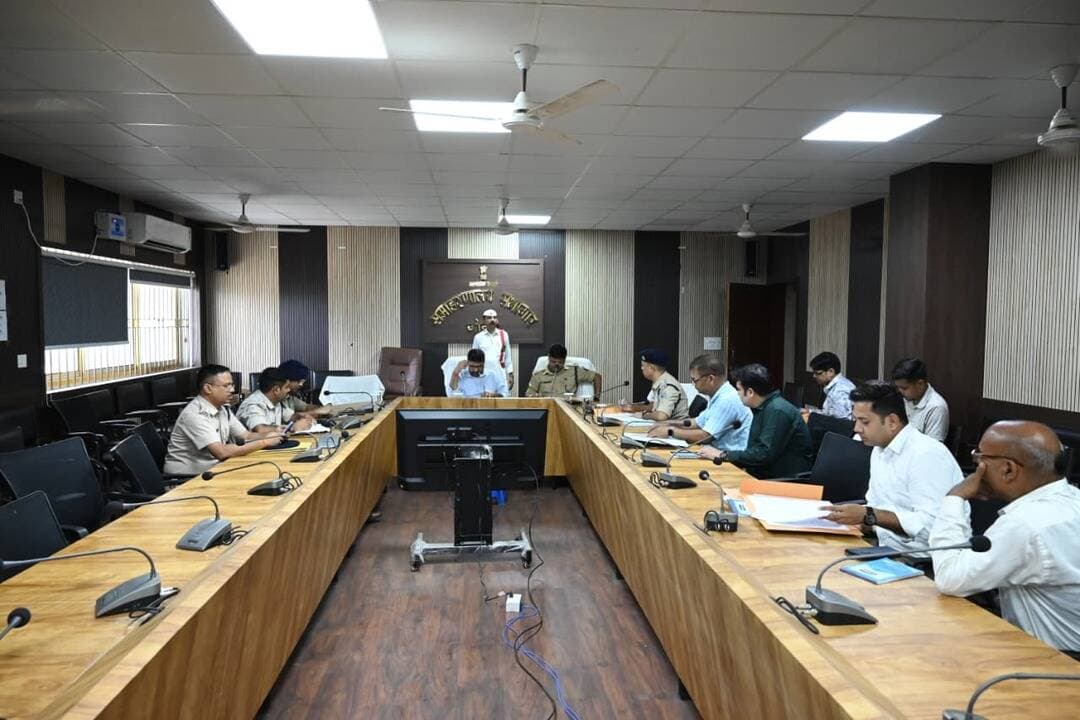 मंडल कारा से संबंधित कार्यों की समीक्षा बैठक संपन्न; संबंधित अधिकारियों को दिए गए आवश्यक दिशा-निर्देश।