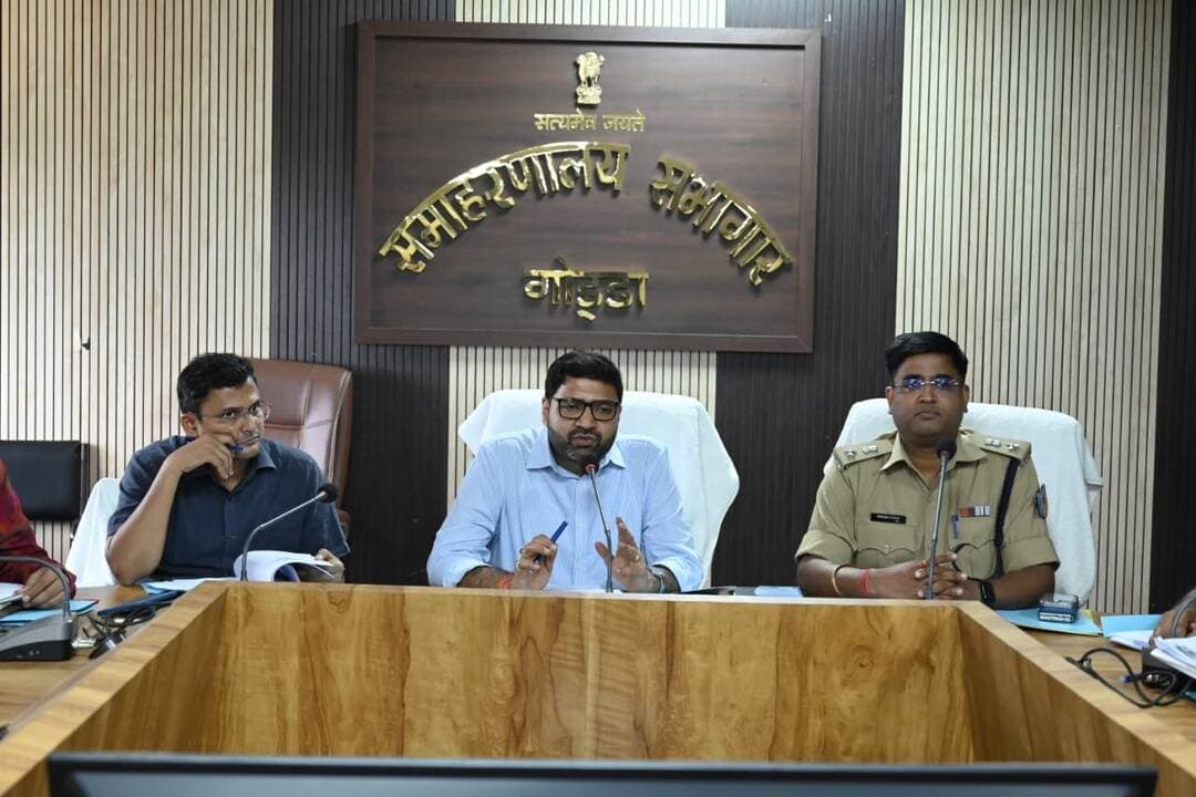 जिला उपायुक्त, श्री लोकेश मिश्रा के द्वारा एन.ई.ई.टी. (यूजी) 2026 परीक्षा के सफल संचालन हेतु जिला समन्वय समिति की बैठक संपन्न... आगामी 21 जून 2026 को जिले के 03 सेंटरों पर एन.ई.ई.टी. (यूजी) 2026 परीक्षा पुनः आयोजित की जाएगी..