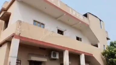 तिलैया थाना क्षेत्र के गांधी स्कूल रोड स्थित वार्ड संख्या 25 में डॉ. अनीश कुमार के घर चोरी का प्रयास। देर रात हुई इस घटना से इलाके में हड़कंप मच गया। सूचना मिलने के बाद पुलिस मामले की जांच में जुट गई है। स्थानीय लोगों में सुरक्षा को लेकर चिंता बढ़ गई है।
#JharkhandNews #BreakingNews #NewsUpdateNews