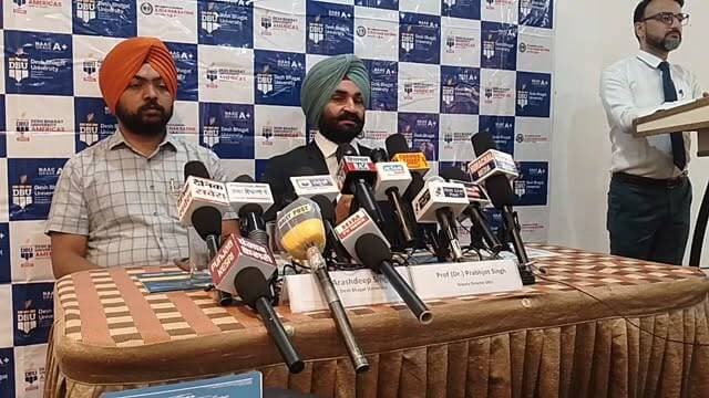 चंबा --प्रोफेसर डॉक्टर प्रभजोत सिंह डिप्टी डायरेक्टर डी बी यू और डॉक्टर अर्षदीप सिंह डीएस डब्ल्यू डी बी आज चंबा में की प्रेस वार्ता देखिए लाइव #Desh #Bhagat #University #press #conference #himachalpradesh #chamba #post #hilight