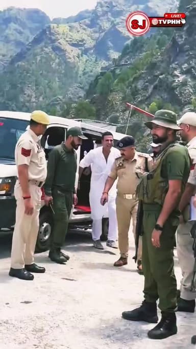 अक्षय कुमार ने वैष्णो देवी दरबार में टेका माथा
मां के चरणों में हाजिरी लगाकर लिया आशीर्वाद
देशवासियों की सुख-समृद्धि और खुशहाली की कामना की
मंदिर परिसर से तस्वीरें और वीडियो हुए वायरल
#AkshayKumar #VaishnoDevi #MataRani #JaiMataDi #BollywoodNews #CelebrityVisit #TrendingNews #ViralNews #Katra #entertainmentnews