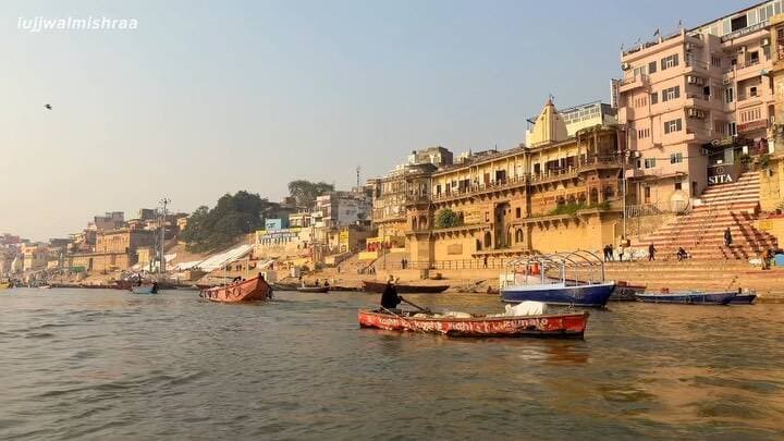 सुकून हो तुम 😍❤️
Follow @iujjwalmishraa
#kashi #varanasi #explorepage #ghatsofvaranasi #trendingreels