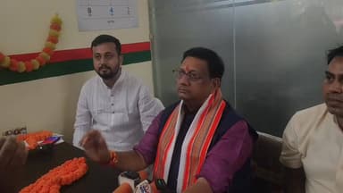 नौबतपुर के मस्से ट्रैक्टर शोरूम में आज पथ परिवहन मंत्री अतुल कुमार और भी बीजेपी के अलग-अलग नेता आज पहुंचकर ट्रैक्टर शोरूम का आयोजित कार्यक्रम में शामिल हुए हैं और लोगों को बताया कि यह शोरूम आप लोगों के लिए काफी अच्छा है जहां से आप लोग ज्यादा से ज्यादा ट्रैक्टर खरीदे