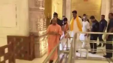 अयोध्या - श्री रामलला के दर्शन के बाद मुख्यमंत्री योगी आदित्यनाथ ने रामायण वैक्स म्यूजियम का उद्घाटन किया, इस संग्रहालय में श्रद्धालु रामायण काल के विभिन्न प्रसंगों और पात्रों का जीवंत चित्रण देख सकेंगे।
#CMYogiAdityanath #aayodhyarammandir