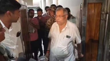 Rewa MP: ठेकेदार के घर छापामार कार्रवाई करने वाली ईडी टीम मीडिया से मुंह मोड़ कर खाली हाथ हुई रवाना हुआ विरोध,,
#viratvasundhara #viralreelsシ #hailights #followersreels #rewa #MP #trading #followers