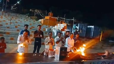 🪔 झांसी घाट पर प्रतिदिन सायं 7 बजे होती है मां नर्मदा की पावन एवं भव्य महाआरती, मात नर्मदे हर
– कैलाश गुप्ता
नई दुनिया, नरसिंहपुर
📞 9329446506
#मां_नर्मदा #झांसी_घाट #महाआरती #नरसिंहपुर #आस्था #नर्मदा_मइया #NarmadaJi #JhansiGhat #Narsinghpur #नई_दुनिया #कैलाश_गुप्ता #NaiDunia