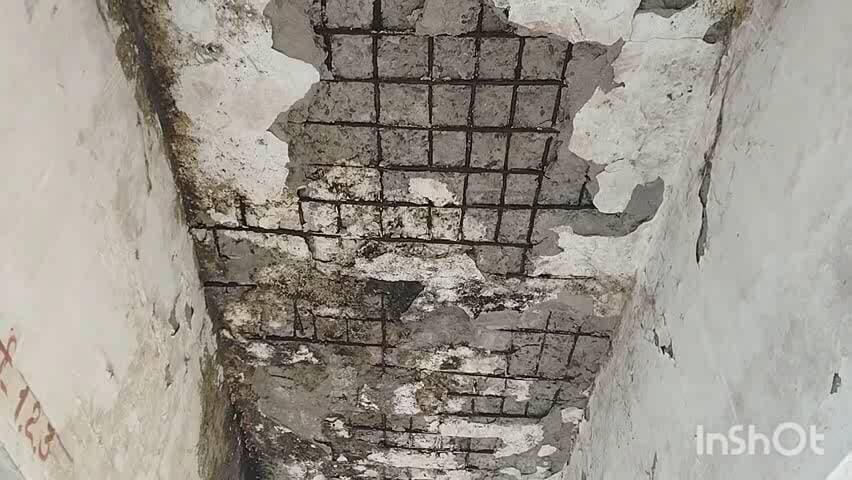 मनिका: जान जोखिम में रखकर शिक्षक कर रहे हैं विद्यालय संचालित कभी भी हो सकती है बड़ी हादसा#jansamsaya