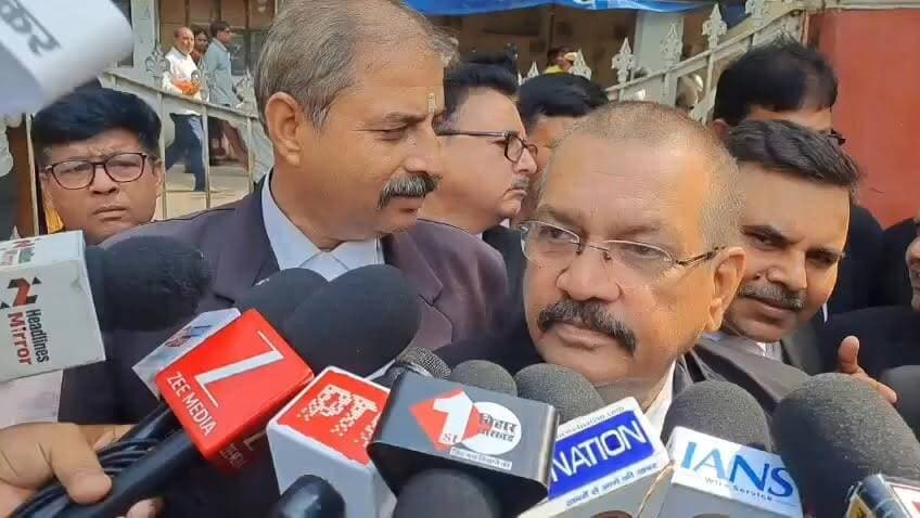 फैजल खान को बड़ी राहत! कोर्ट ने बढ़ाया इंटरिम प्रोटेक्शन | अगली तारीख तक नहीं होगी कार्रवाई
#FaizalKhan #KhanSir #PatnaHighCourt #BiharNews #BreakingNews #CourtUpdate #InterimProtection #Patna #Bihar #LatestNews #ExpressNewsNetwork #HindiNews #TrendingNews #ViralNews