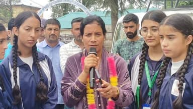 आखिर क्या वजह है कि स्कूल की विद्यार्थियों को अनशन पर बैठना पढ़ रहा है कहां है शिक्षा विभागवा डीसी चंबा कहां है हिमाचल सरकार?
#PahadiNews #sunilpahadi #सलूणी #ChambaNews