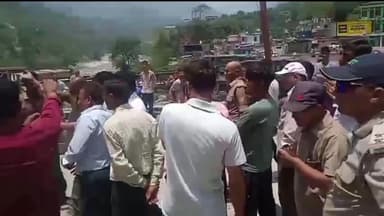 राजगढ़ी: बर्नीगाड में जिला प्रशासन ने सरकारी भूमि पर बने अवैध निर्माण पर चलाया बुलडोजर, अतिक्रमण करने वालों में मचा हड़कंप
