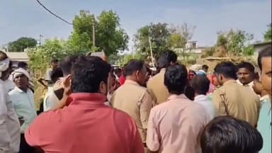 रामपुर में बेकाबू डंपर ने सब्जी विक्रेता को कुचला, मौत; परिजनों ने शव सड़क पर रखकर किया हंगामा।
#prayagrajnews #NewsUpdate #mejanews