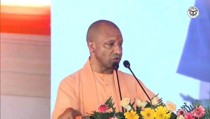 #वन्देभारतन्यूज़ :मुख्यमंत्री योगी आदित्य नाथ हमारी पीढ़ी सौभाग्यशाली है कि आदरणीय प्रधानमंत्री श्री नरेन्द्र मोदी जी के सानिध्य में बाधाओं को दूर करते हुए प्रभु श्री रामलला जी का भव्य मंदिर निर्माण हुआ है।
-