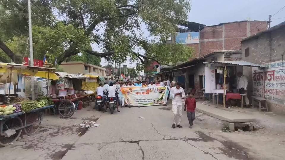 #जहानागंज ब्लॉक प्रमुख रमेश कनौजिया ने कहा कि 12 वर्ष में कश्मीर में तिरंगे की शान से लेकर अयोध्या में भव्य राम मंदिर निर्माण भाजपा की डबल इंजन सरकार में हुआ है आंख खोल कर देख ले विपक्ष