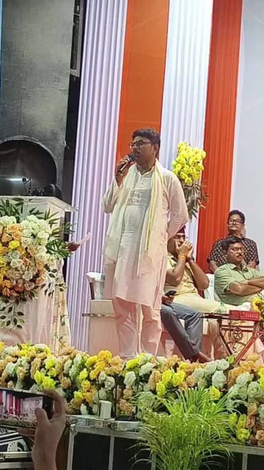 নদীয়া জেলা প্রশাসনের উদ্যোগে আয়োজিত পশ্চিমবঙ্গ দিবস উদযাপন অনুষ্ঠানে বক্তব্য রাখছেন কৃষ্ণনগর উত্তরের বিধায়ক তারক নাথ চট্টোপাধ্যায়