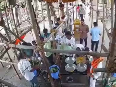 महाराष्ट्र में हनुमान मंदिर की अंडर कंस्ट्रक्शन छत गिरने से अभी तक 7 लोगों की मौत हुई। करीब 25 घायलों को अस्पताल पहुंचाया गया।
CCTV देखिए 👇
#videoviral