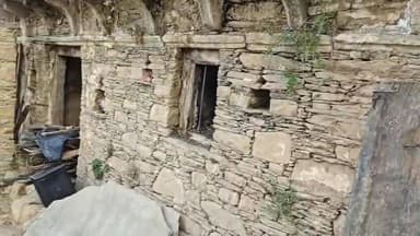 श्रीनगर विधानसभा के अंतर्गत मरखोड़ा गांव में ग्रामीणों से संवाद करते उक्रांद के केंद्रीय उपाध्यक्ष आशुतोष नेगी...
#जयपहाड़जयपहाड़ी
#उक्रांदमिशन2027