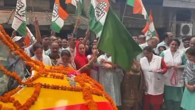 स्वास्थ्य सुविधाओं को मिलेगी नई मजबूती, देहरा को मिली आधुनिक एंबुलेंस की सौगात
#dehra #kangra #News123
विधायक कमलेश ठाकुर ने हरी झंडी दिखाकर एंबुलेंस को किया जनता को समर्पित, निर्माणाधीन क्रिटिकल केयर यूनिट का भी लिया जायजा