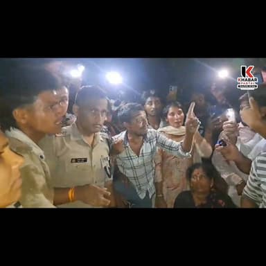 रुद्रपुर में बच्चों की मौत के बाद काशीपुर हाइवे पर लगाया जाम, कर चालक सड़क पार कर रहे हैं बच्चे को टक्कर मार फरार।
#highway #followerseveryone #rudrapurnews #highlightsシ゚ #udhamsinghnagar #uttarakhand #explorepage #highlights
