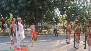 #गाजीपुर।
यूपी के जलशक्ति मंत्री स्वंत्रदेव सिंह का बयान।
मोदी सरकार के 12 वर्ष का कार्यकाल ऐतिहासिक-स्वतंत्रदेव।
30 जून तक पूरी होंगी बाढ़ सुरक्षा परियोजनाएं-स्वतन्त्रदेव।
नहरों में पानी की कोई समस्या नही रहेगी-स्वतन्त्रदेव।
हर घर को हर खेत को पानी मिले यही हमारा लक्ष्य-स्वतंत्रदेव।
नहरों को सुदृढ़ करा कर पानी लाया जा रहा है-स्वतंत्रदेव।
सही ढंग से काम हो इसलिए स्थलीय निरीक्षण कर रहा हूँ-स्वतंत्रदेव।
जलशक्ति मंत्री स्वतंत्रदेव सिंह में आज किया गाजीपुर का दौरा।
गाजीपुर में विभागीय अफसरों के साथ की समीक्षा बैठक।
बाढ़ नियंत्रण परियोजनाओं का जलशक्ति मंत्री ने किया निरीक्षण #BreakingNews #GhazipurNews #newsghazipur #bharatnews61 #ghazipurnews61 #गाजीपुर