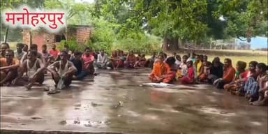 स्कूल की बदहाल स्थिति देखिए, प्राथमिक विद्यालय मारकण्डा के भवन जर्जर, बच्चे अपने जान को जोखिम डालकर पढ़ने में मजबूर