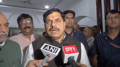 अंतर्राष्ट्रीय योग दिवस की आप सभी देश एवं प्रदेशवासियों को हार्दिक बधाई एवं शुभकामनाएं। योग हमारी प्राचीन भारतीय संस्कृति की अमूल्य धरोहर है। महर्षि पतंजलि द्वारा प्रतिपादित अष्टांग योग की अवधारणा सिर्फ शारीरिक स्वास्थ्य तक सीमित नहीं है, बल्कि यह तन, मन और आत्मा के समग्र विकास का मार्ग प्रशस्त करती है। योग के नियमित अभ्यास से हम अपने शरीर को स्वस्थ, मन को शांत तथा जीवन को सुखी, संतुलित और आनंदमय बना सकते हैं।
डॉ. मोहन यादव, मुख्यमंत्री