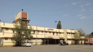 जुने बसस्थानक ईमारत.. अनेक आठवणीना उजाळा देणारी इमारत.... इतिहासात जमा...