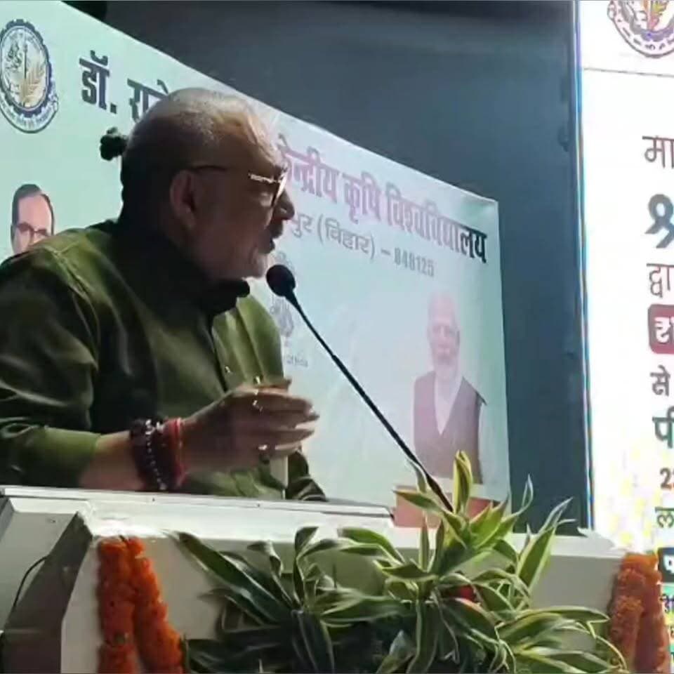 #samastipur पूसा राजेंद्र कृषि विश्वविद्यालय में आयोजित कार्यक्रम में पहुंचे बेगूसराय सांसद सह केंद्रीय वस्त्र मंत्री गिरिराज सिंह किसानों को किया संबोधित #viral #trendingreels #bihar #trendingnow #public #PhD #pusa #kisan Samastipur Town Rosera Tak STAR 24 TV Surendra Pd Singh Samastipur Sahar News BIHAR ZOOM