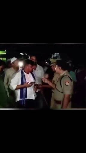 बिजनौर में सांसद चंद्रशेखर के प्रतिनिधि की CO अंजनी चतुर्वेदी ने हवा निकाल दी,, बोले लाठी और बंदूक की तमन्ना भी तुम्हारी पूरी कर दूंगा
सोशल मीडिया पर वीडियो वायरल
#आपका_अपना_शहर