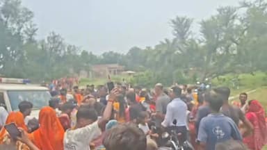 प्रेम प्रसंग में हाई वोल्टेज ड्रामा: माता-पिता की डांट से नाराज युवती मोबाइल टावर पर चढ़ी, घंटों मशक्कत के बाद उतरी.
#Madhubani #HighVoltageDrama #MobileTower #LoveAffair #BiharNews #BreakingNews #ViralNews #PoliceAction #MadhubaniNews #BiharUpdate #TowerDrama #LocalNews #HindiNews #TrendingNews #BiharPolice #RescueOperation #NewsUpdate #LiveNews #BiharBreaking #YouthNews