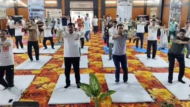 #कटनी
#अंतर्राष्ट्रीय_योग_दिवस_2026
"योगा फॉर हेल्दी एजिंग" थीम के साथ 12वें अंतर्राष्ट्रीय योग दिवस के अवसर पर शासकीय उत्कृष्ट उच्चतर माध्यमिक विद्यालय हॉल में जिला स्तरीय कार्यक्रम के तहत सामूहिक योग क्रियाएं की जा रही हैं।
@JansamparkMP
@CMMadhyapradesh
Dr Mohan Yadav
@Dharmendrlodhii
#InternationalYogaDay
#YogaForHealthyAgeing #Katni