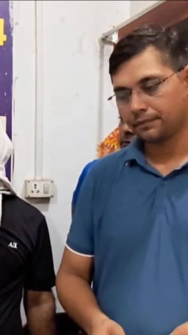 अल्ट्रासाउंड सेंटर पर भ्रूण लिंग जांच का अबतक बाद भंडाफोड़
◆ टिकारी के शिव शक्ति अल्ट्रासाउंड सेंटर पर हरियाणा की पीसीपीएनडीटी टीम की छापेमारी।
◆ अवैध भ्रूण लिंग जांच के आरोप में सहायक संचालक, ऑपरेटर समेत चार लोग हिरासत।
◆ अंडरकवर गर्भवती महिला की मदद से पूरे नेटवर्क का हुआ खुलासा।
◆ एजेंटों के जरिए हरियाणा से गर्भवती महिलाओं को लाकर 50 हजार रुपये में कराई जाती थी लिंग जांच।
◆ छापेमारी के बाद अल्ट्रासाउंड सेंटर को सील कर दिया गया, पीसीपीएनडीटी और बीएनएस के तहत कार्रवाई जारी। Part 11