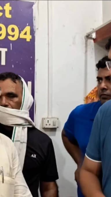 अल्ट्रासाउंड सेंटर पर भ्रूण लिंग जांच का अबतक बाद भंडाफोड़
◆ टिकारी के शिव शक्ति अल्ट्रासाउंड सेंटर पर हरियाणा की पीसीपीएनडीटी टीम की छापेमारी।
◆ अवैध भ्रूण लिंग जांच के आरोप में सहायक संचालक, ऑपरेटर समेत चार लोग हिरासत।
◆ अंडरकवर गर्भवती महिला की मदद से पूरे नेटवर्क का हुआ खुलासा।
◆ एजेंटों के जरिए हरियाणा से गर्भवती महिलाओं को लाकर 50 हजार रुपये में कराई जाती थी लिंग जांच।
◆ छापेमारी के बाद अल्ट्रासाउंड सेंटर को सील कर दिया गया, पीसीपीएनडीटी और बीएनएस के तहत कार्रवाई जारी। Part 10