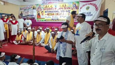 আন্তর্জাতিক যোগা দিবস পালন করা হচ্ছে কামাখ্যাগুড়ি হাই স্কুল প্রাঙ্গনে