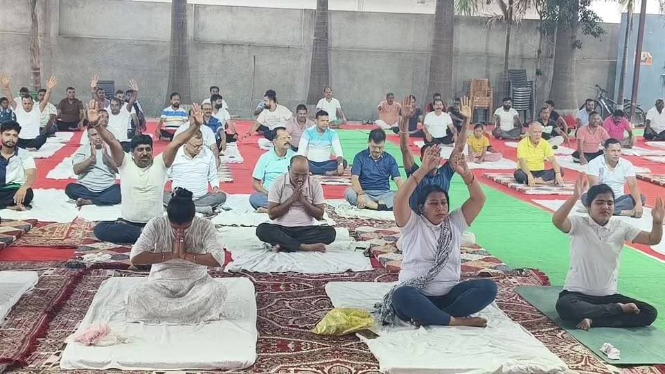 🧘♀️ 12वां अंतरराष्ट्रीय योग दिवस के अवसर पर विधायक सेवा कार्यालय हजारीबाग में योग कार्यक्रम का आयोजन
योग भारतीय संस्कृति की अमूल्य धरोहर है, जो शरीर, मन और आत्मा को संतुलित रखने का सशक्त माध्यम है।
📹 Facebook Live के माध्यम से कार्यक्रम से जुड़ें और योग के इस महाअभियान का हिस्सा बनें।
#InternationalYogaDay #YogaDay2026 #12thInternationalYogaDay #YogaForOneEarthOneHealth #YogaForHealth #FitIndia #HealthyLifestyle #VidhayakSevaKaryalay #Hazaribagh #Jharkhand #YogaLive #HarGharYoga