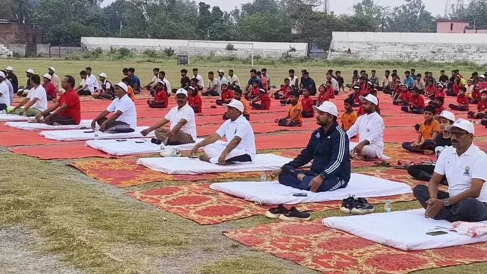 🧘♂️ 12 वां अंतर्राष्ट्रीय योग दिवस के अवसर पर जिला आयुष समिति, हजारीबाग द्वारा भव्य योग कार्यक्रम का आयोजन
योग केवल व्यायाम नहीं, बल्कि स्वस्थ जीवन, मानसिक शांति और सकारात्मक ऊर्जा का माध्यम है
📍स्थान: हजारीबाग 🗓️ अंतर्राष्ट्रीय योग दिवस 2026
#InternationalYogaDay #YogaDay2026 #AyushHazaribagh #DistrictAyushCommittee #YogaForHealth #HealthyLifestyle #Hazaribagh #Jharkhand #YogaIndia #FitIndia #HarGharYoga #YogaForWellness #LiveFromHazaribagh #viralpost