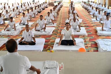 #Yoga_for_Healthy_Ageing
#अंतर्राष्ट्रीय_योग_दिवस_2026 के अवसर पर
#ayodhyapolice द्वारा योगाभ्यास किया गया।
"योग है स्वास्थ्य के लिए लाभकारी,
योग रोगमुक्त जीवन के लिए गुणकारी"
#UPPolice #InternationalDayOfYoga https://t.co/JeNOTDhZ8y