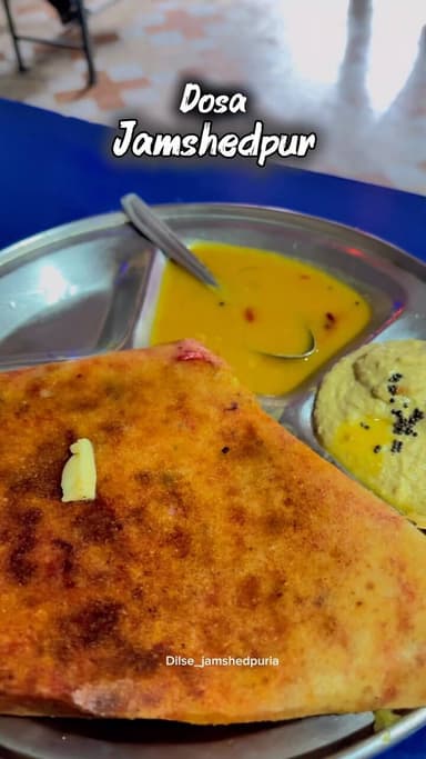 Street Style Dosa That Jamshedpur Can’t Resist! ✨🌮
Crispy on the outside, soft on the inside, and loaded with authentic South Indian flavors! 😍 From the sizzling tawa to the perfectly folded dosa, every bite is a treat for food lovers. 🤤
If you’re a dosa lover, this hidden gem in Jamshedpur deserves a spot on your food bucket list! ❤️
📍 kadma market Jamshedpur, Jharkhand
#jamshedpur
#jharkhand
#instagram
#keepsupporting
#reelsinstagram
reelkarofeelkaro
reelitfeelit
reels
trending
trendingreels