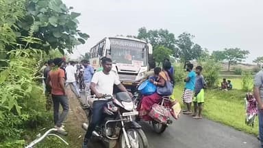 राजनगर के कुनाबेड़ा में भीषण सड़क हादसा, एक घंटे से नहीं पहुंची एंबुलेंस, मौके पर हालात गंभीर