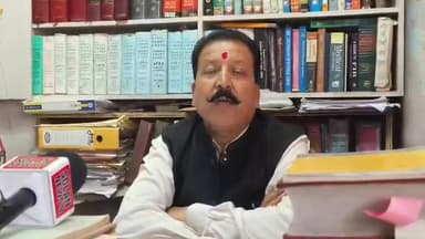 सोलन: जिला परिषद सदस्य शीला के चुनाव पर कानूनी चुनौती!
कांग्रेस समर्थित जिला परिषद सदस्य शीला के चुनाव को विपक्षी उम्मीदवार वनीता कश्यप ने अदालत में चुनौती दी है। नामांकन पत्र के साथ प्रस्तुत किए गए जाति प्रमाण पत्र की वैधता पर सवाल उठाए गए हैं। इस मामले की जानकारी एडवोकेट मदन कश्यप ने दी।
#Solan #ZilaParishad #SheelaElection #VanitaKashyap #Congress #HimachalNews